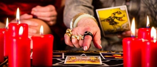 Tko se bavi tarotom i kako?