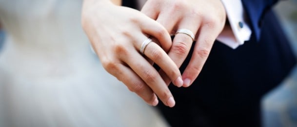 Prsten na ruci doista privlači svaku ženu