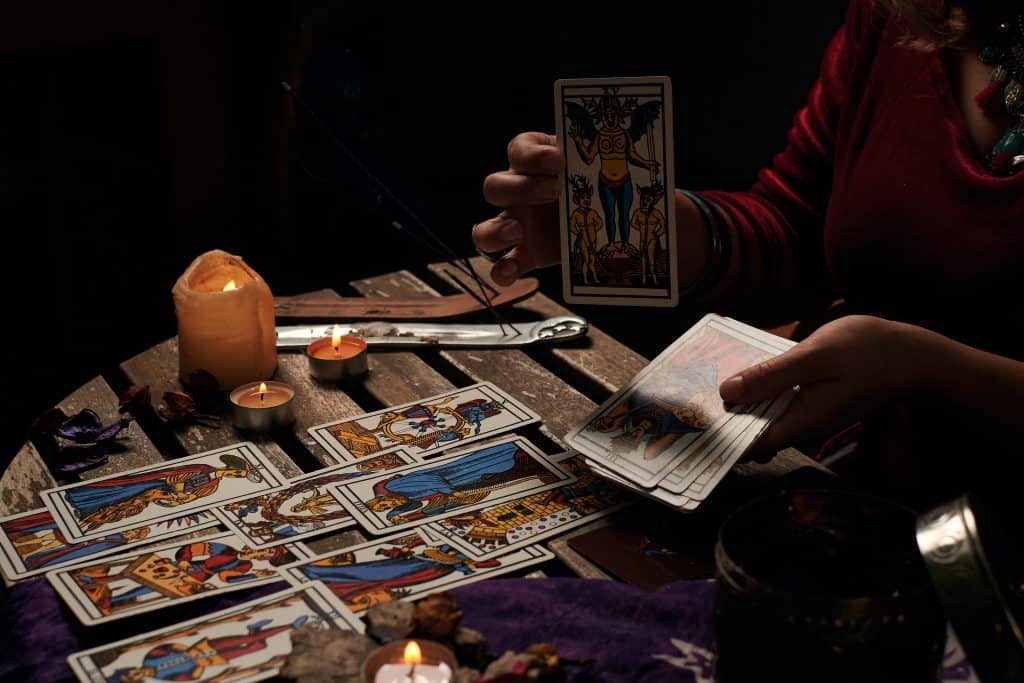 Tarot čitanje - uživo od 0-24 sata